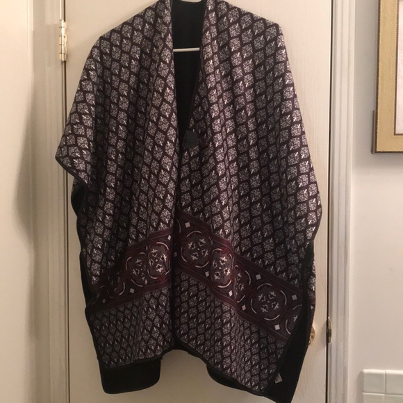 (One Size Fits All) Damask Print Tassel Ruana Wrap - Picture 3 of 7